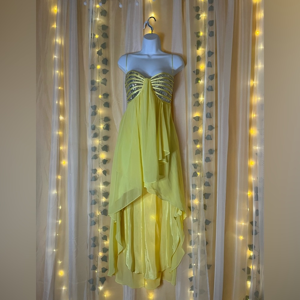 Morgan & Co Lemon Prom Dance Party Dress
5-$140 NWT